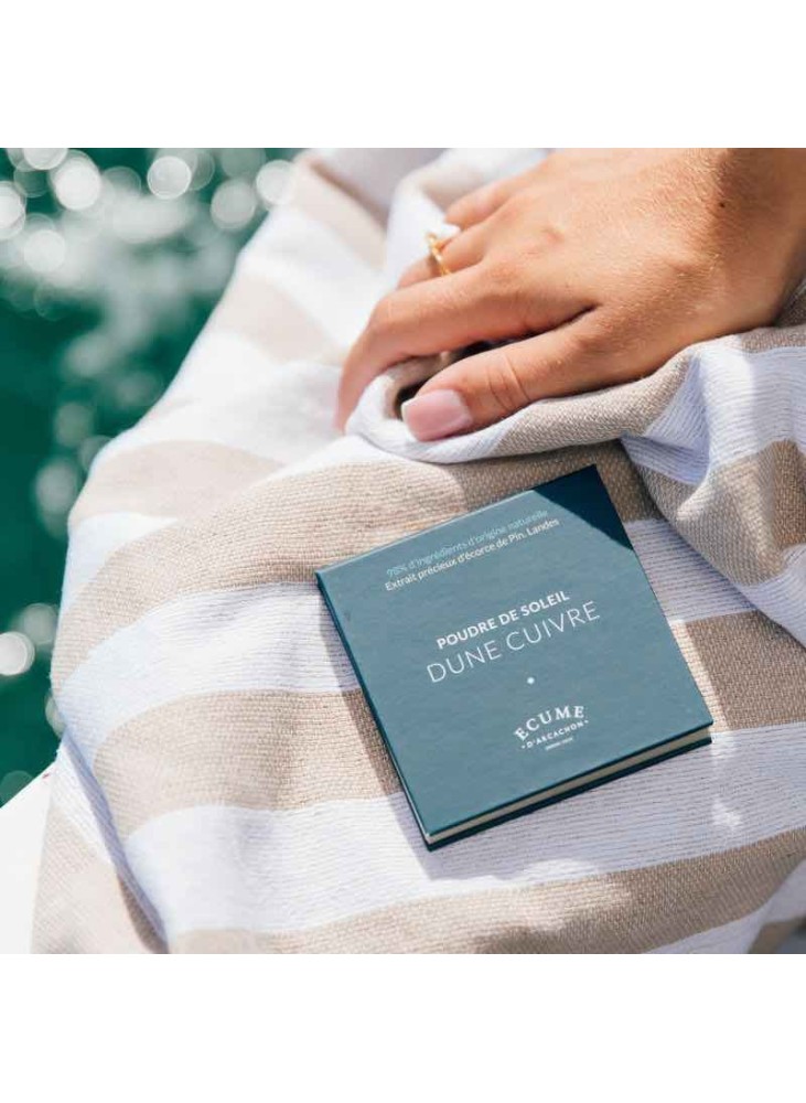 Solide boitier de poudre de soleil. Sans casse. Écume d'Arcachon