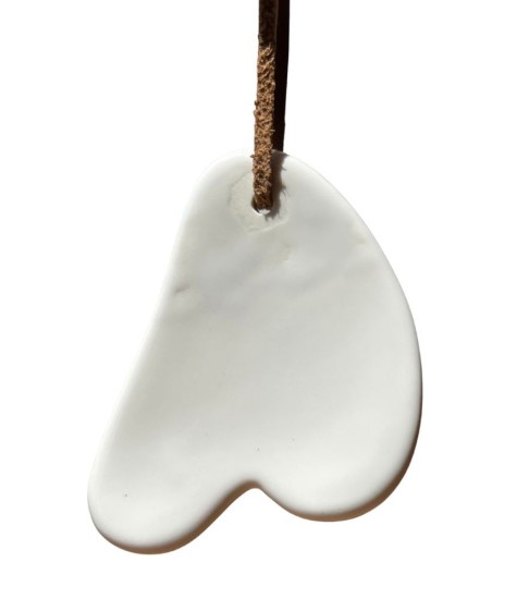 accessoire de massage du visage fait à la main en porcelaine de Limoges.