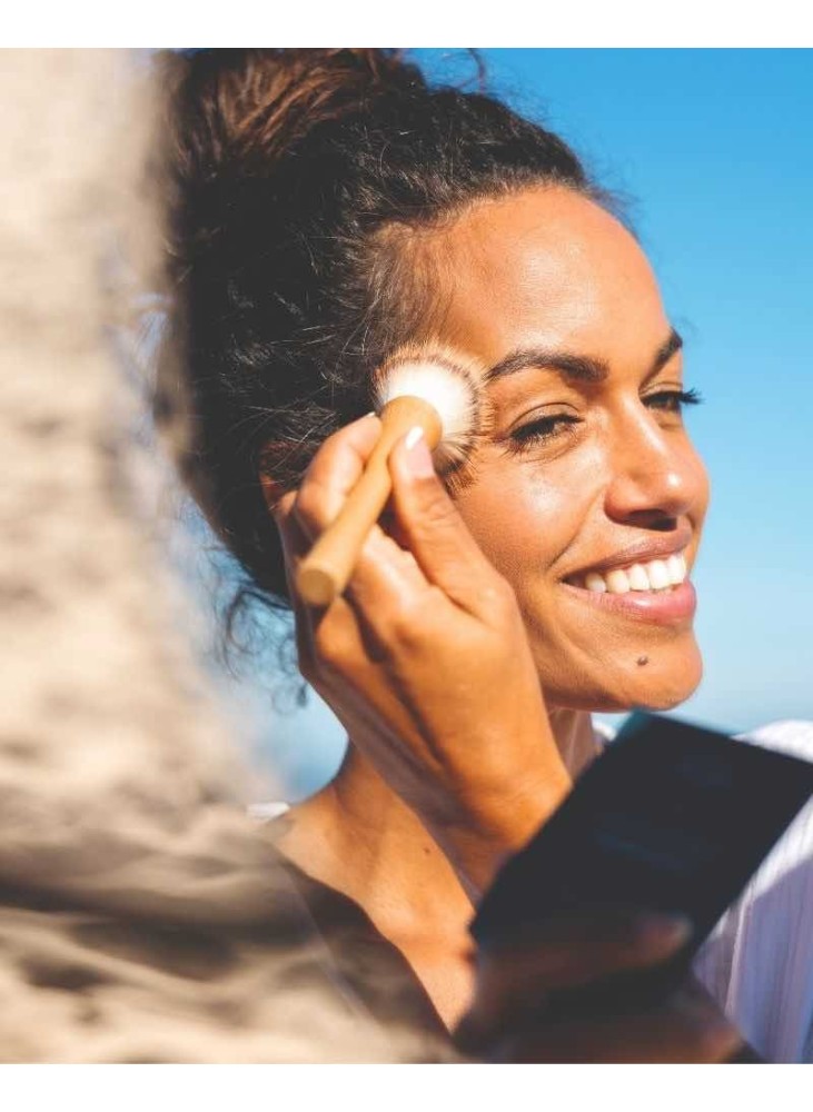 Maquillage naturel avec la poudre de soleil