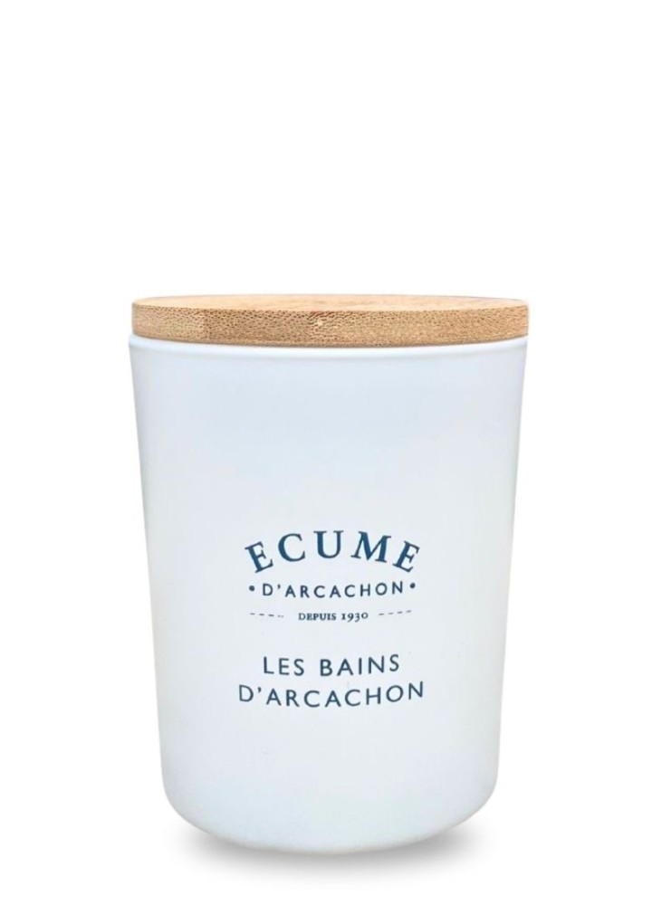 French scented candle. Woody scent.