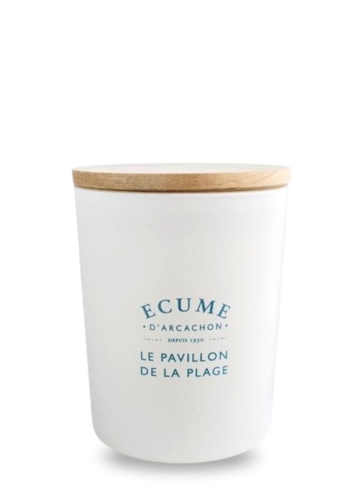 Bougie pavillon sur plage. Ecume d'Arcachon.