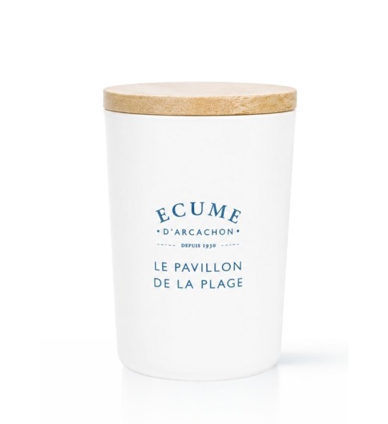 Bougie pavillon sur plage. Ecume d'Arcachon.