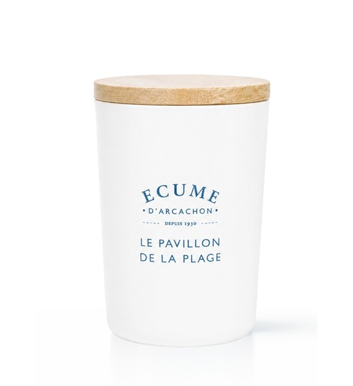 Bougie pavillon sur plage. Ecume d'Arcachon.