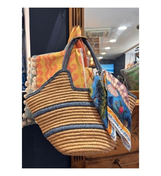 Sur un sac, pour personnaliser votre sac avec élégance.