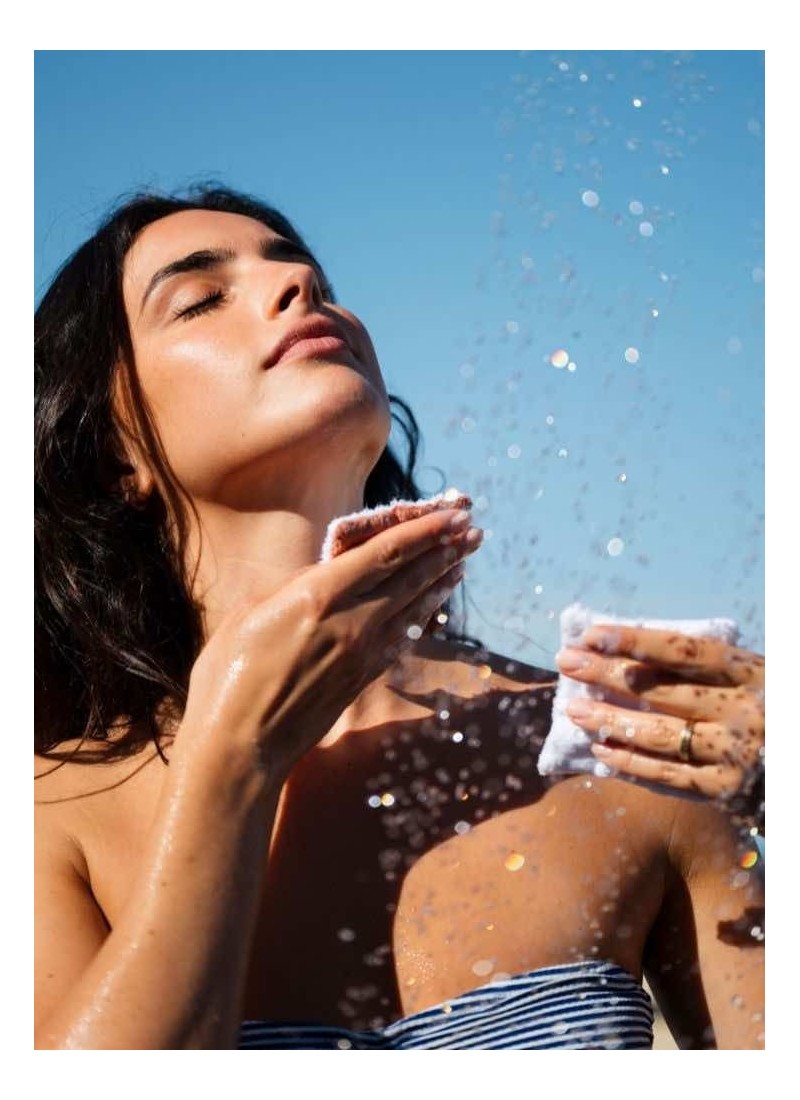 Cleansing face wipe