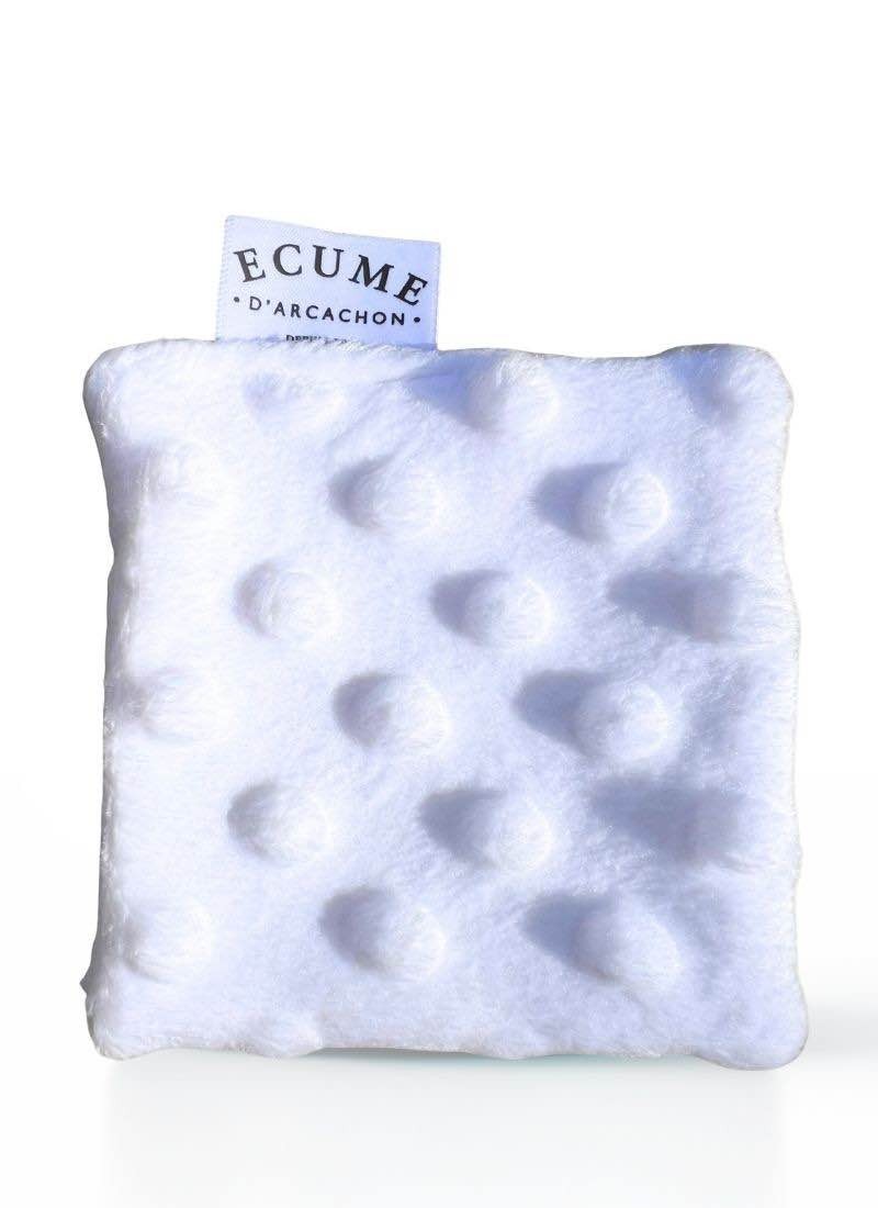Cleansing face wipe