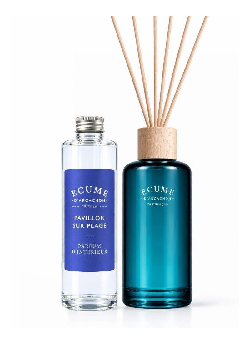 Pack du diffuseur et sa recharge de parfum pavillon sur plage.