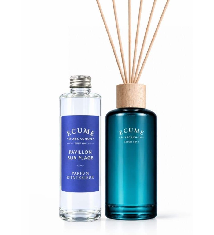Pack du diffuseur et sa recharge de parfum pavillon sur plage.